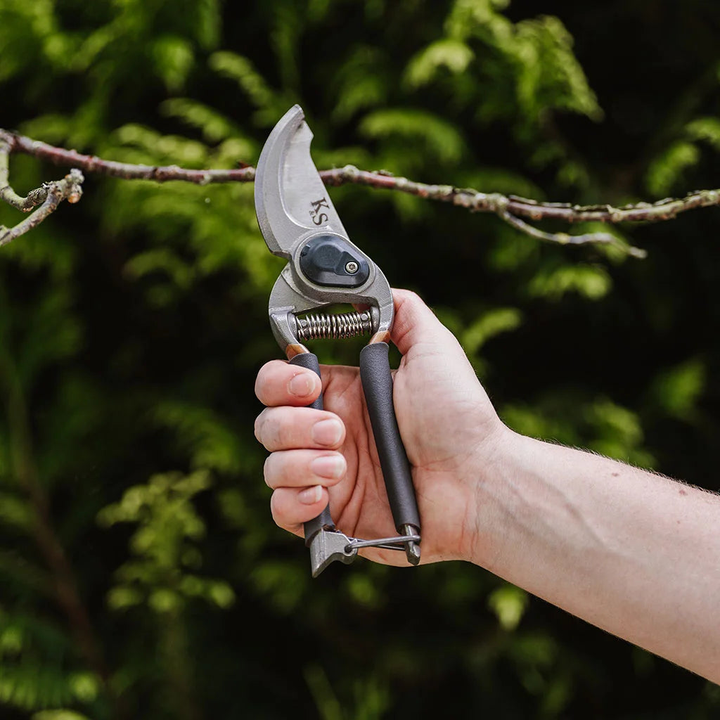 Traditional Bypass Secateurs | Kent & Stowe
